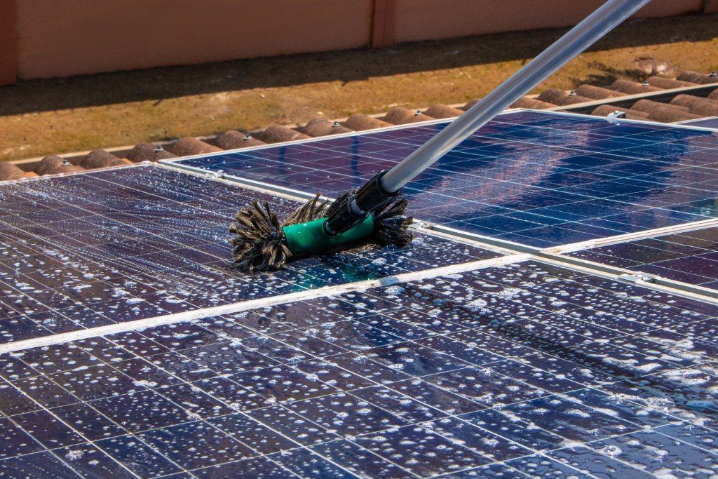 Solar panel cleaning service